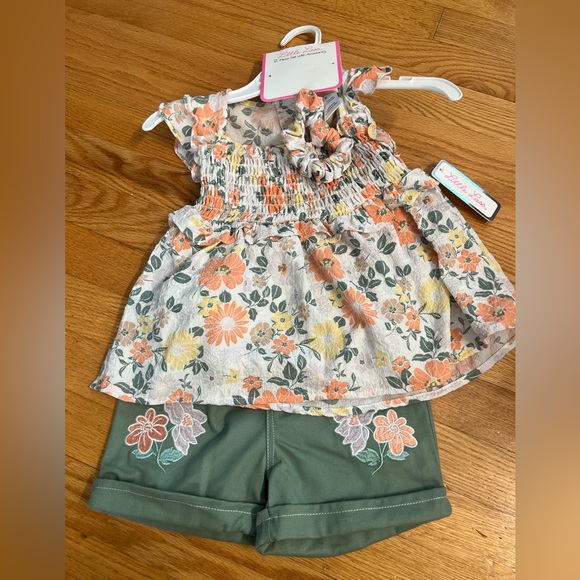 Little Lass Other - Floral shirt and shorts & hair piece set outfit